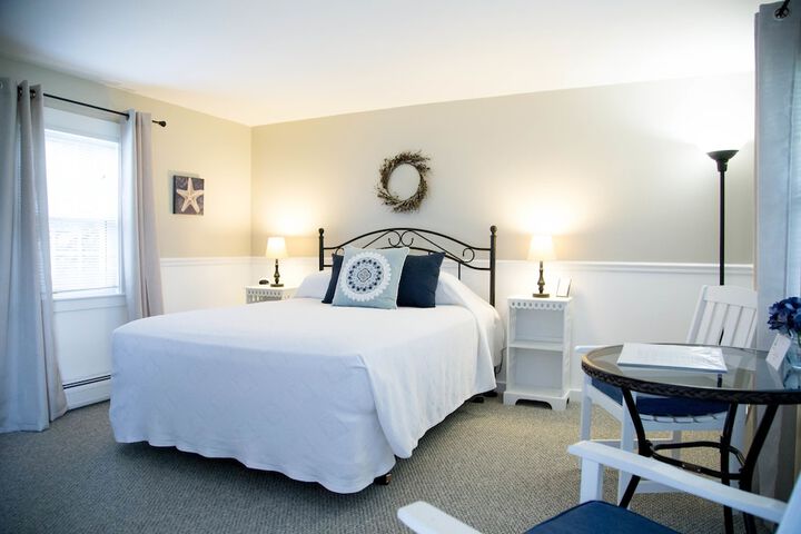Allen Harbor Breeze Inn & Gardens