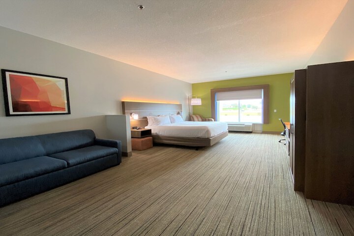 Holiday Inn Express & Suites Somerset Central by IHG