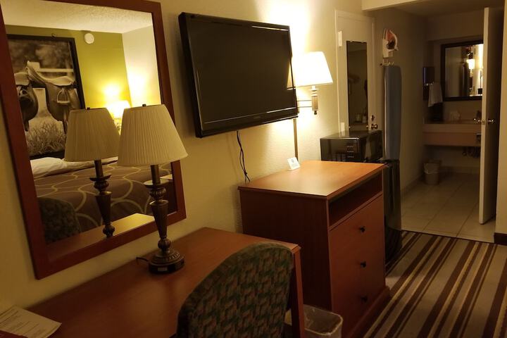 Super 8 by Wyndham Longview / North
