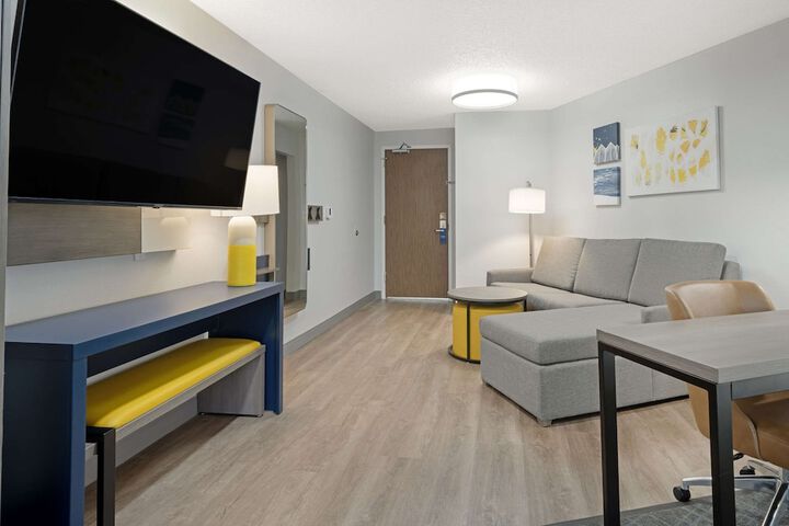Room 13 of 32