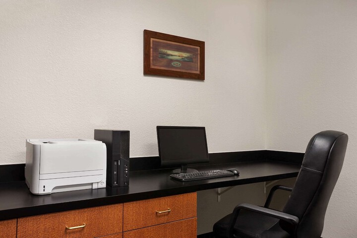 Business Center 26 of 26