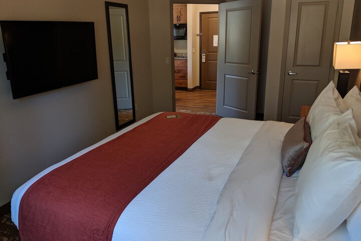 Room 25 of 33