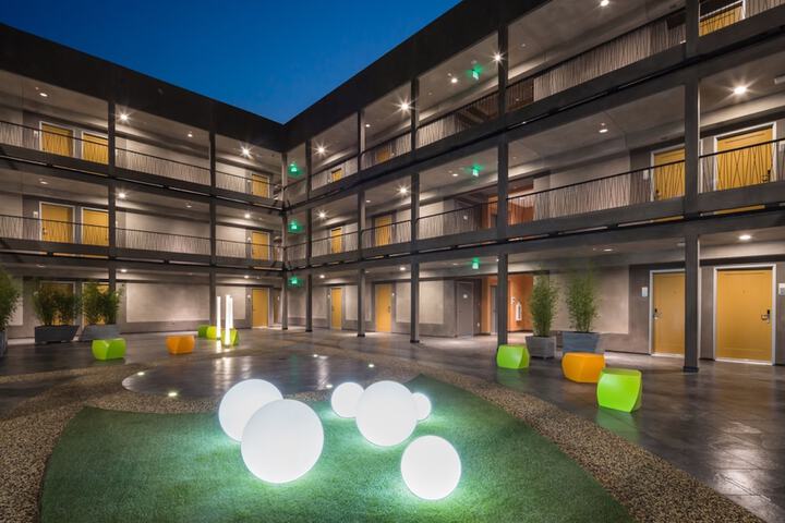 Hotel Exterior 28 of 29
