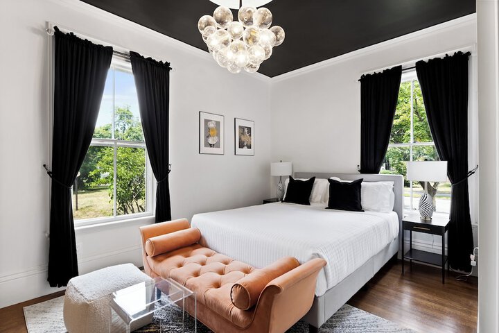 Room 25 of 46