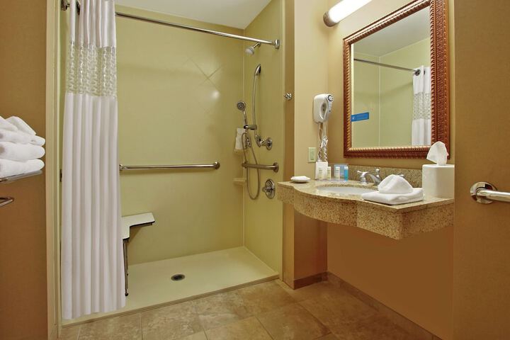 Room 12 of 34