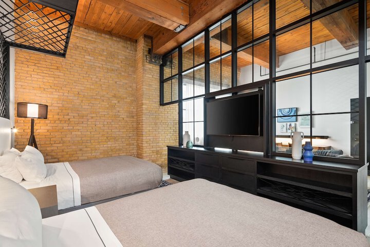 Room 43 of 61