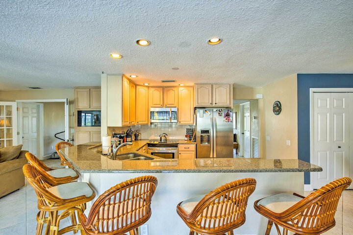 Tropical Apollo Beach House w / Pool & Dock!