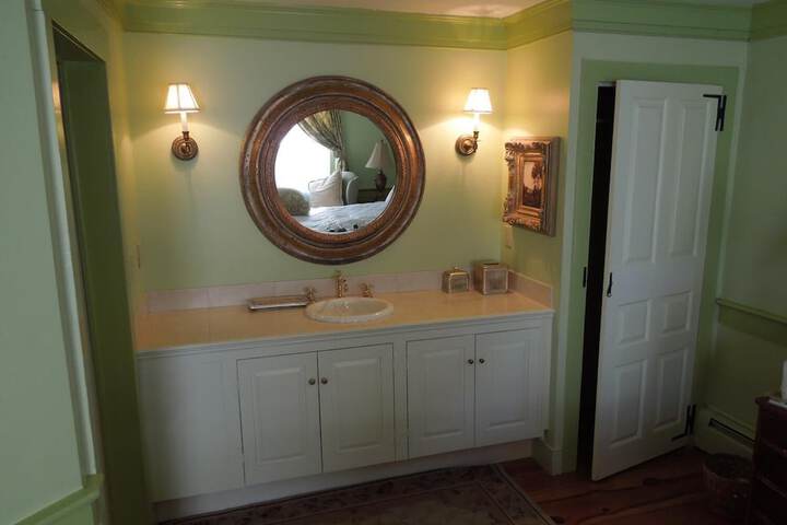Room 8 of 36