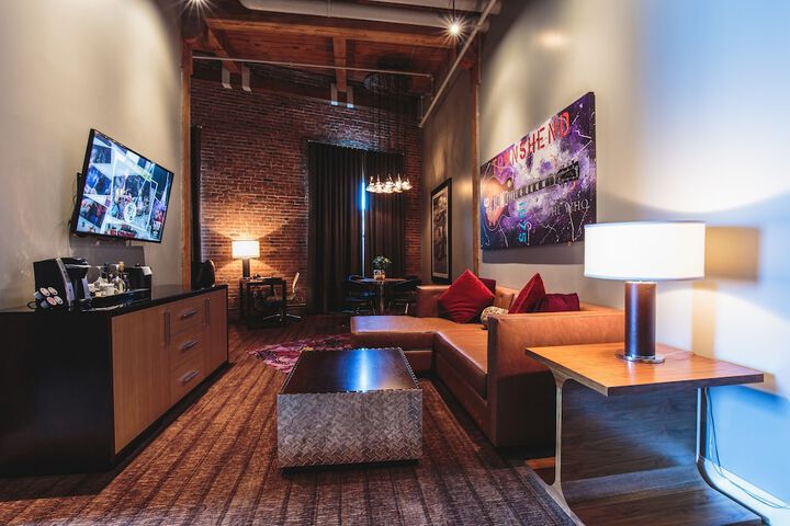 Room 22 of 36