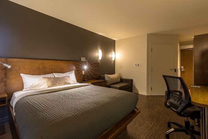 Room 21 of 32