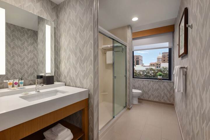 Room 25 of 54