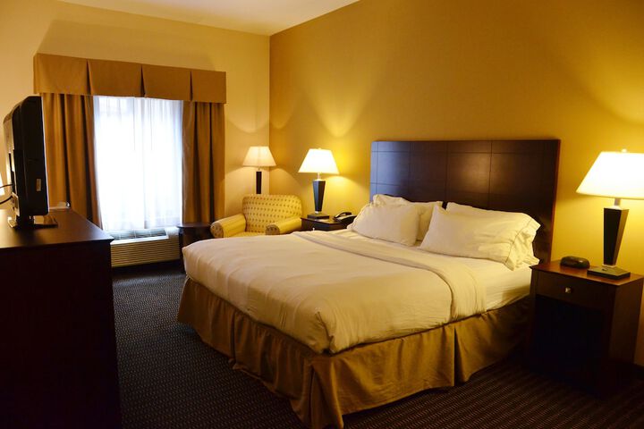 Holiday Inn Express Hotel & Suites Sidney by IHG