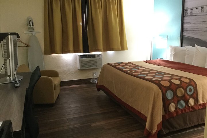 Room 25 of 32