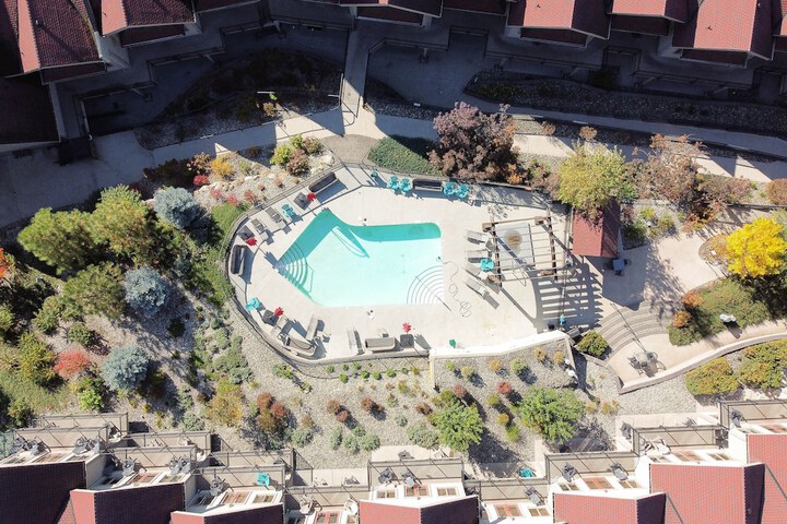 Pool 10 of 34