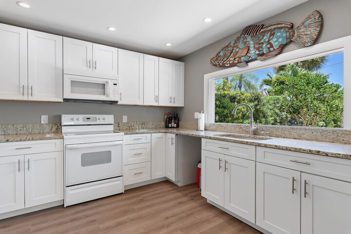 Escape Coastal Resort on Casey Key