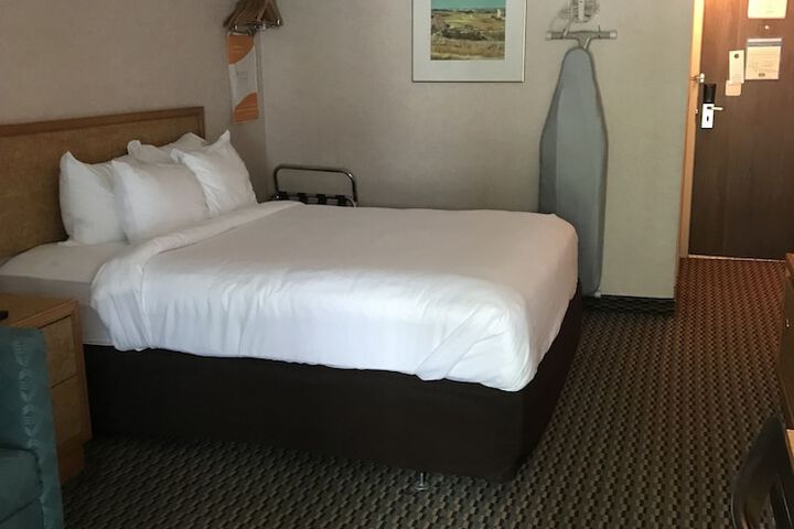 Room 12 of 18