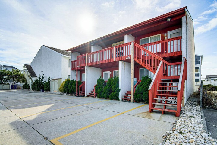 Steps to Sand & Surf! Couples Haven in Brigantine