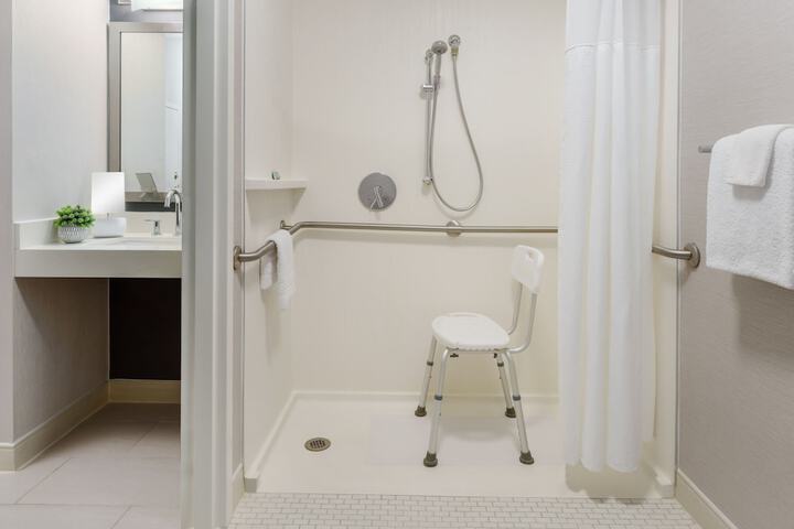 Courtyard by Marriott Manchester - Boston Regional Airport