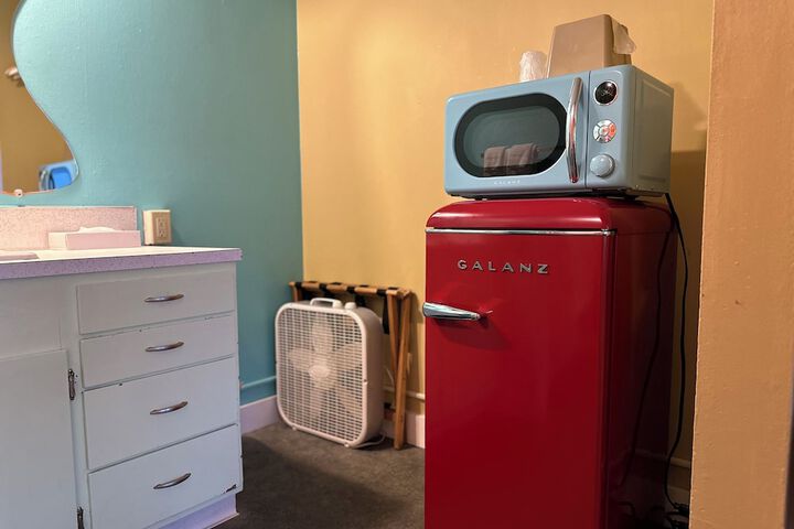 Room 32 of 65