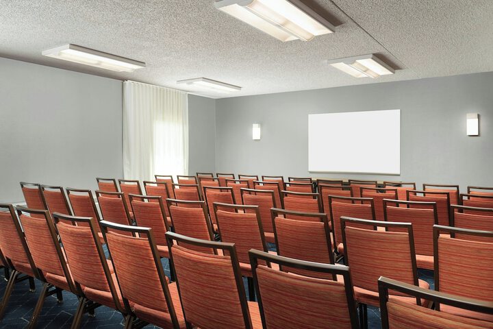 Courtyard by Marriott Dallas-Fort Worth / Bedford