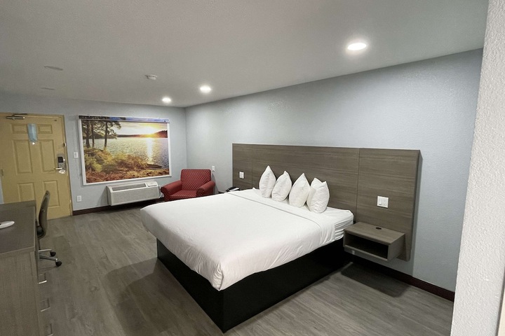 Room 16 of 18
