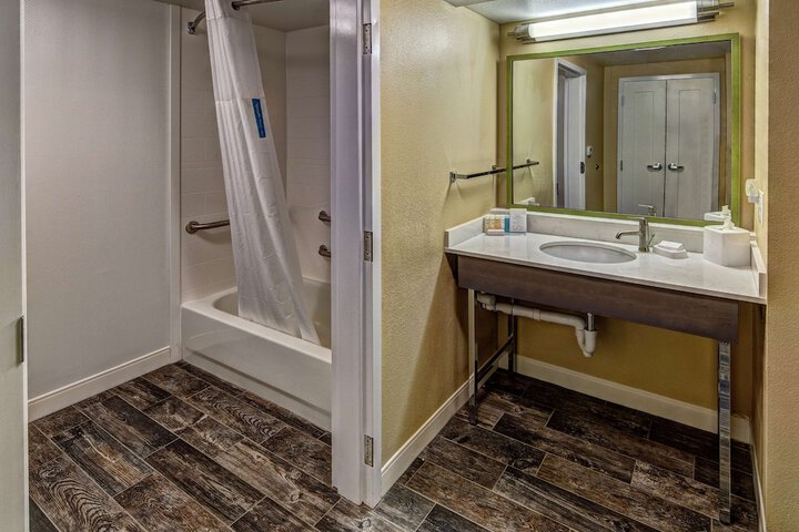 Room 30 of 44