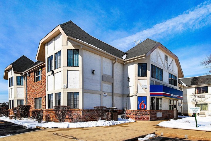 Motel 6 Palatine IL - Chicago Northwest