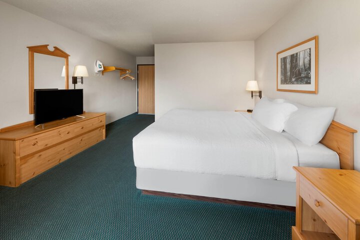 Shell Lake Lodge a Travelodge by Wyndham