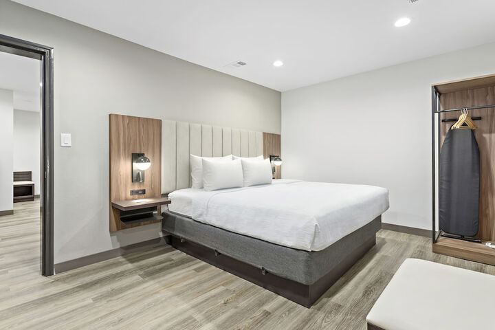 Room 35 of 62