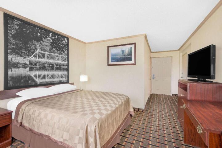 Super 8 Maumee / Toledo OH