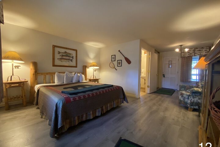 Room 40 of 77