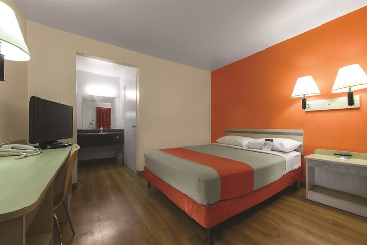 Room 43 of 47