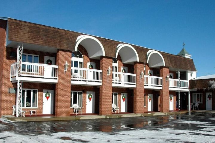 Lockport Inn & Suites