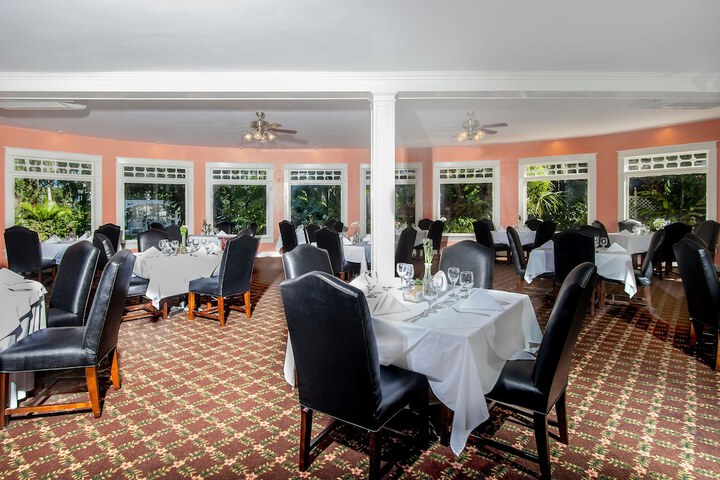 Lakeside Inn