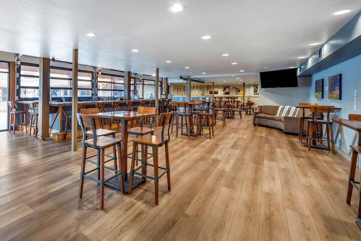 Best Western Plus Saddleback Inn & Conference Center