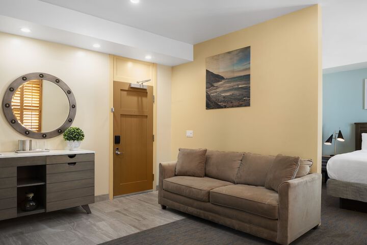 Room 28 of 35