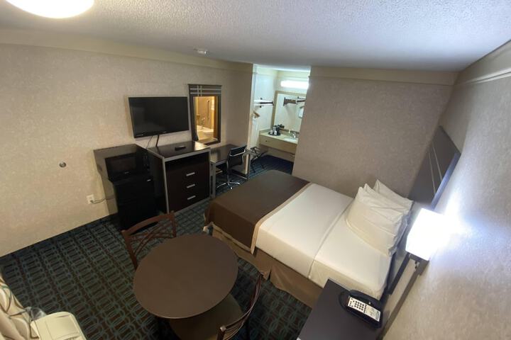 Room 54 of 68