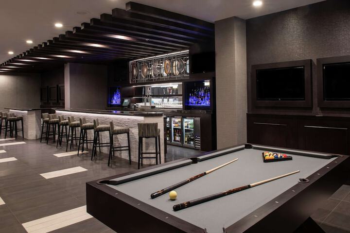 Lounge 61 of 65