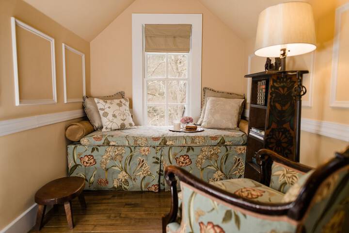 The Mast Farm Inn