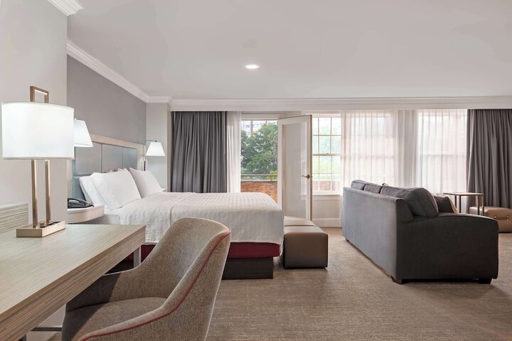 Hampton Inn & Suites Stamford