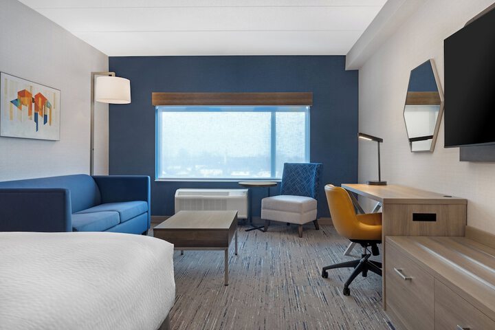 Room 27 of 68