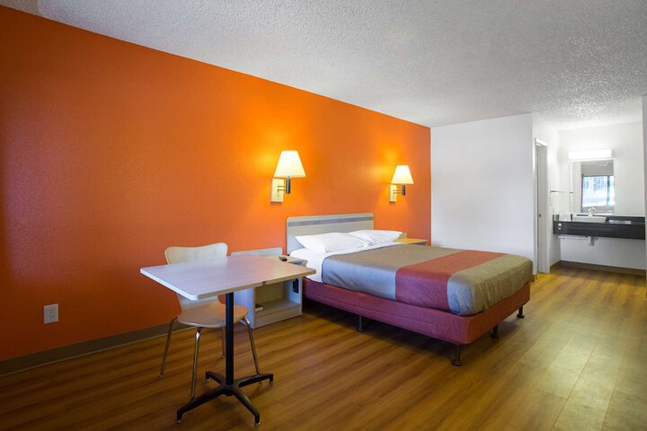 Room 27 of 31