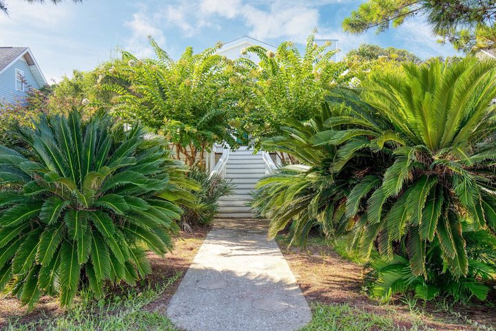 Hemlock by Avantstay Minutes From Folly Beach w / Multiple Patios