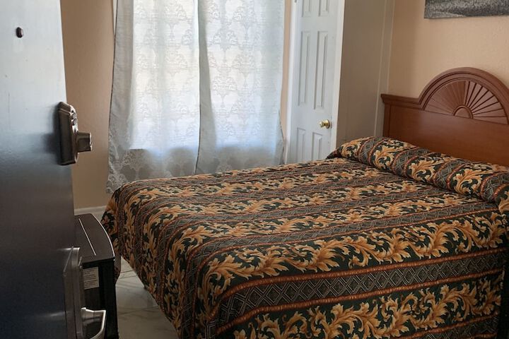 Room 22 of 38