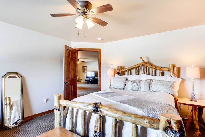 Centrally-located Deadwood Apt w / Mountain Views!