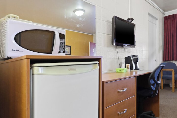 Dauphin Inn Express