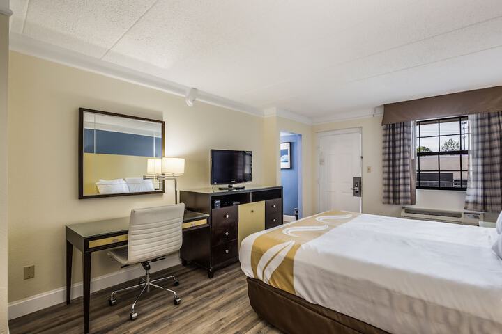 Room 34 of 41