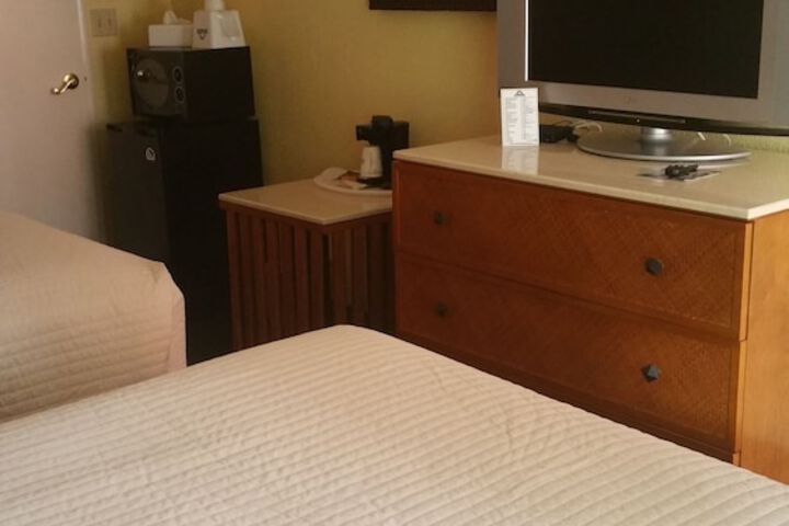 Room 33 of 85