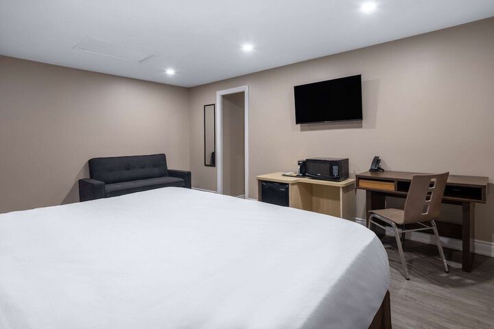 Room 33 of 42