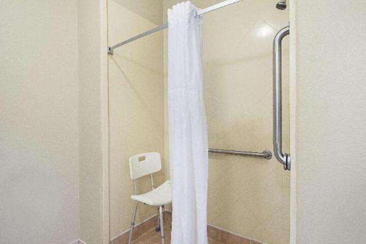 La Quinta Inn & Suites by Wyndham Mathis